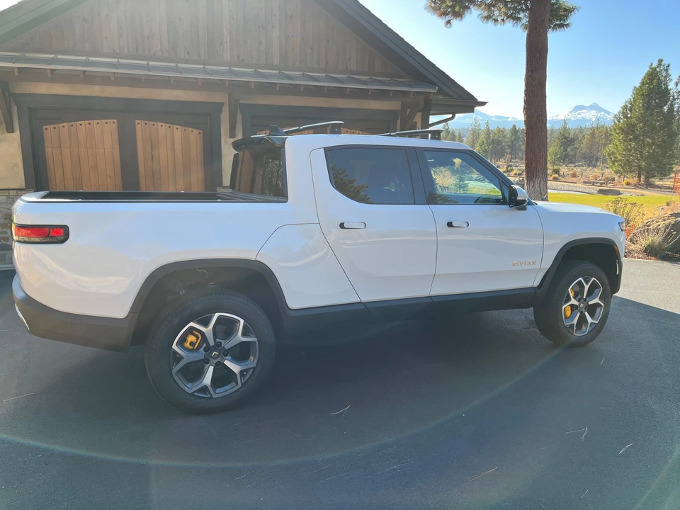 2022 Rivian R1T - Image 20 of 31