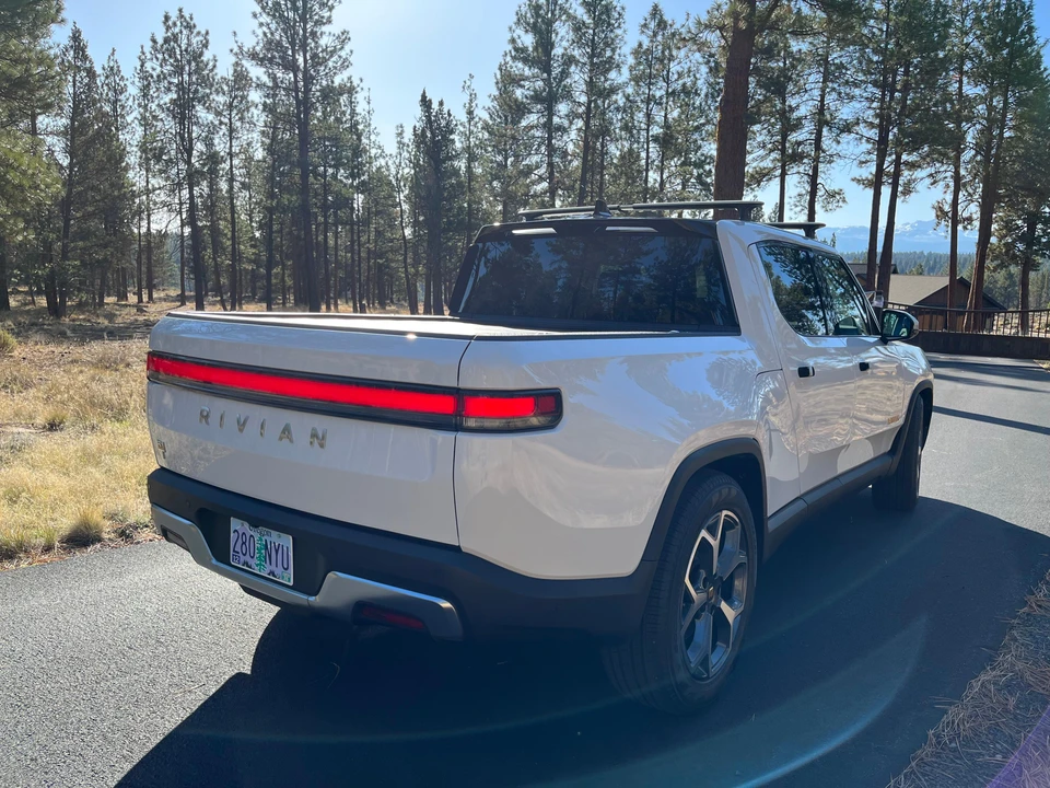 2022 Rivian R1T - Image 18 of 31