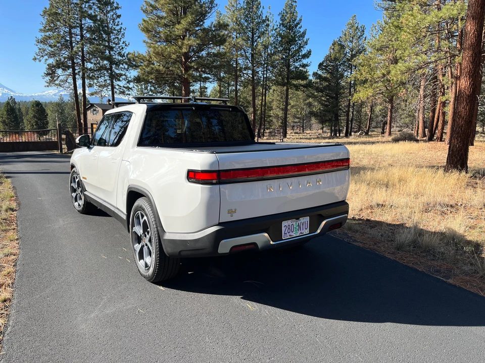 2022 Rivian R1T - Image 15 of 31