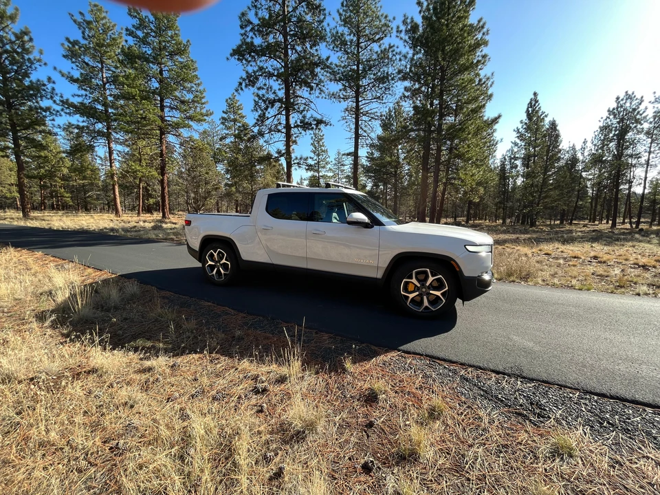 2022 Rivian R1T - Image 23 of 31