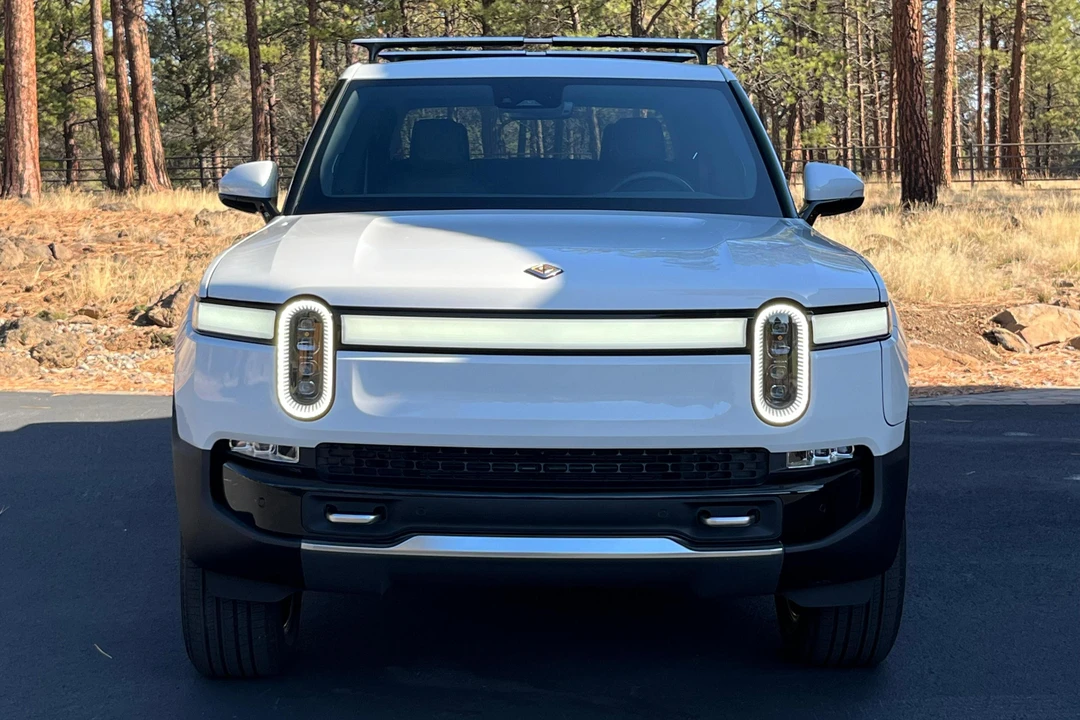 2022 Rivian R1T - Image 2 of 31