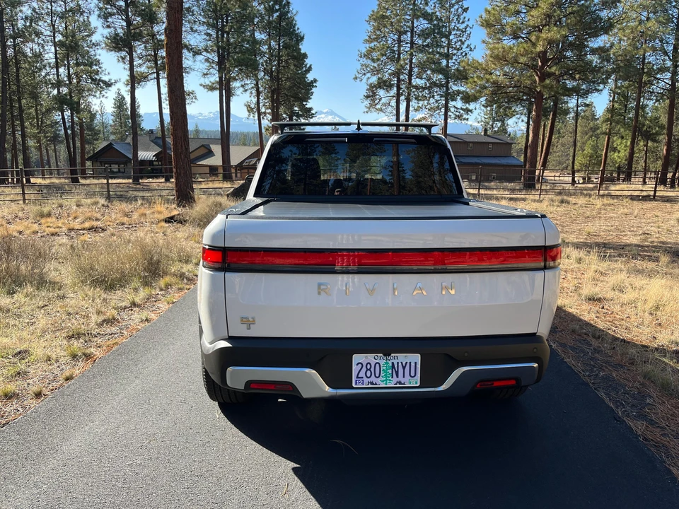 2022 Rivian R1T - Image 16 of 31