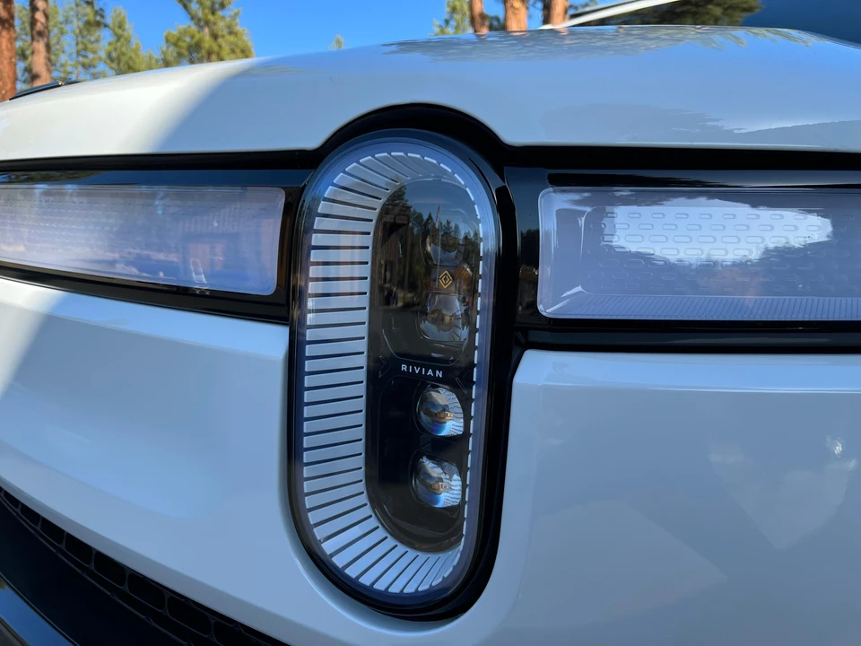 2022 Rivian R1T - Image 30 of 31