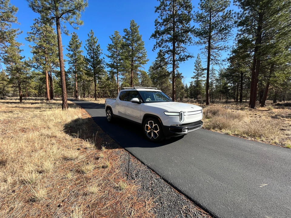 2022 Rivian R1T - Image 24 of 31