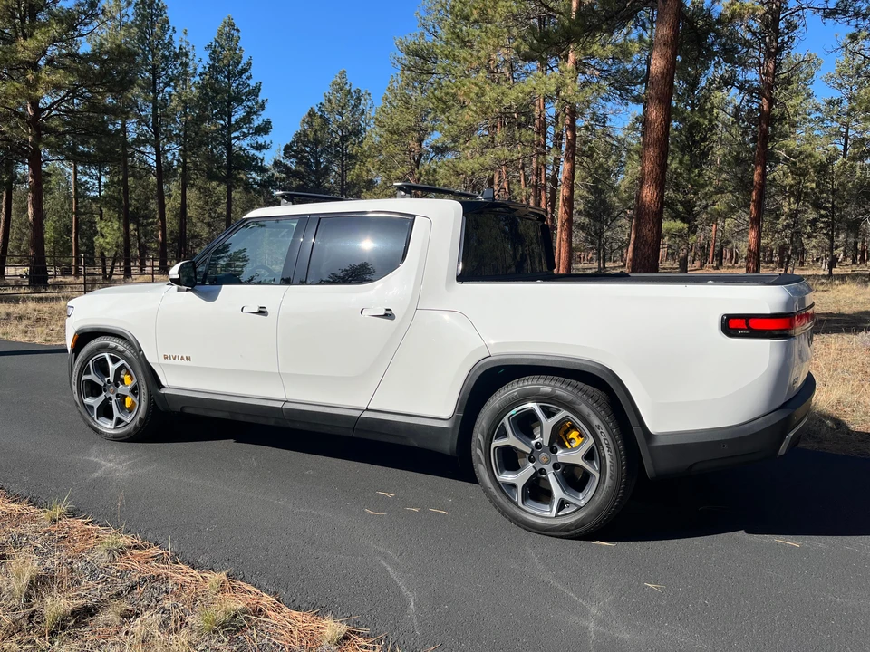 2022 Rivian R1T - Image 14 of 31