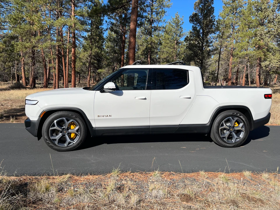 2022 Rivian R1T - Image 12 of 31
