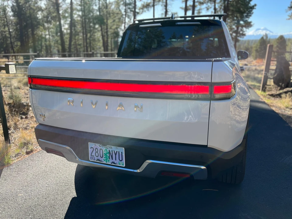 2022 Rivian R1T - Image 17 of 31