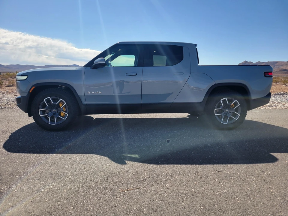 2022 Rivian R1T - Image 12 of 31