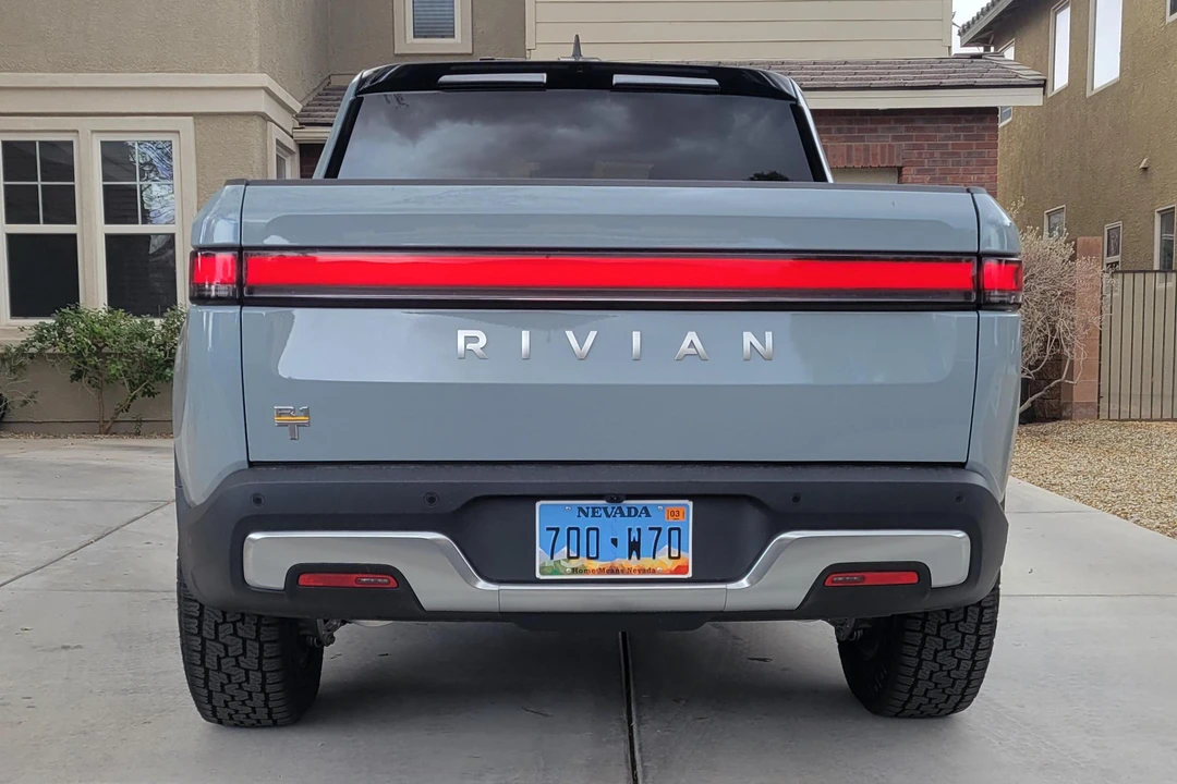 2022 Rivian R1T - Image 5 of 31