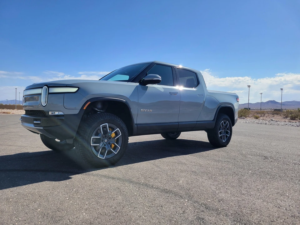 2022 Rivian R1T - Image 8 of 31