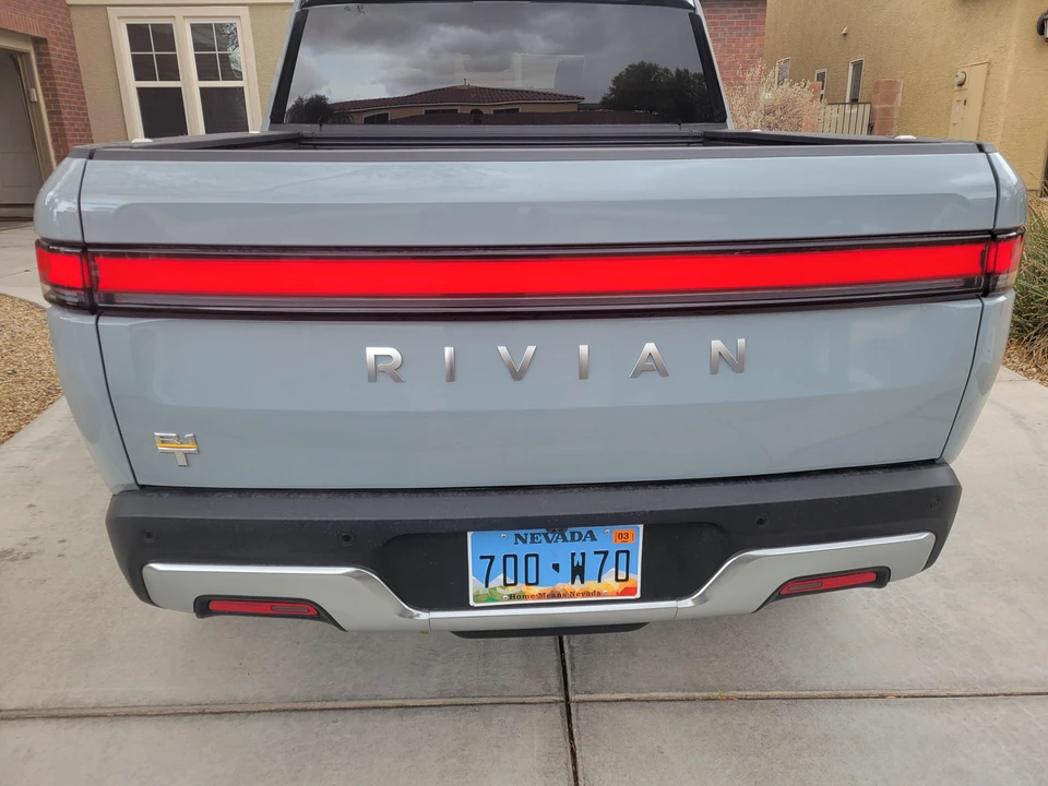 2022 Rivian R1T - Image 15 of 31