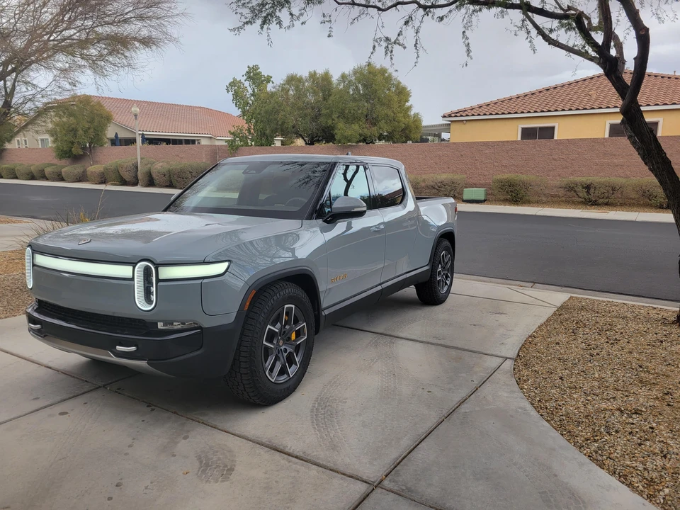 2022 Rivian R1T - Image 7 of 31