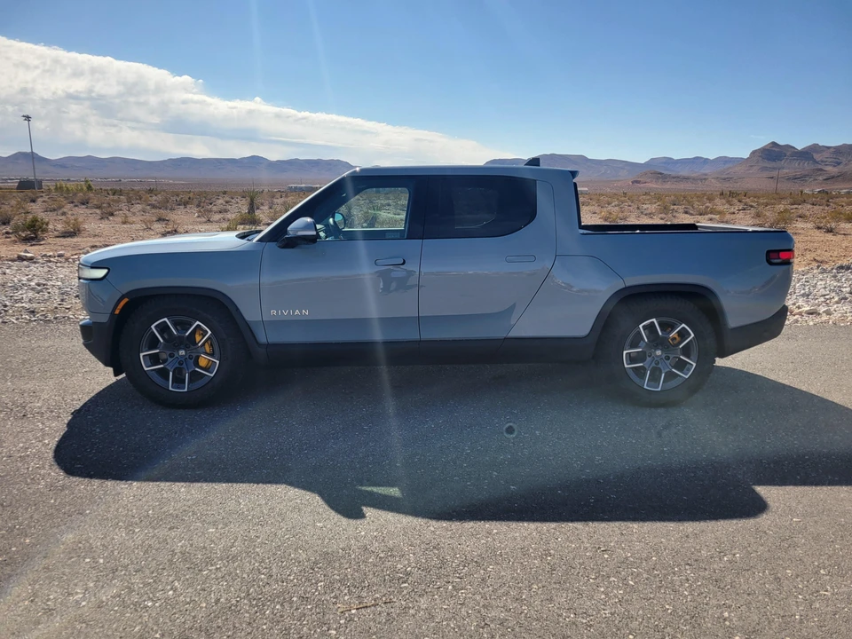 2022 Rivian R1T - Image 9 of 31