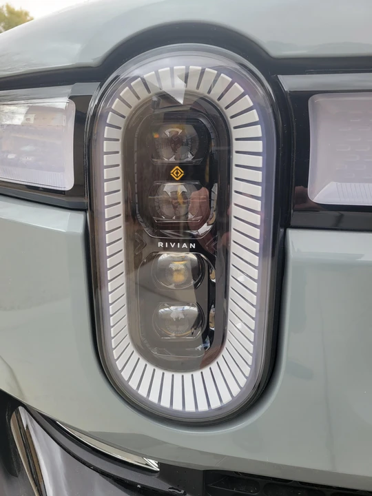 2022 Rivian R1T - Image 25 of 31