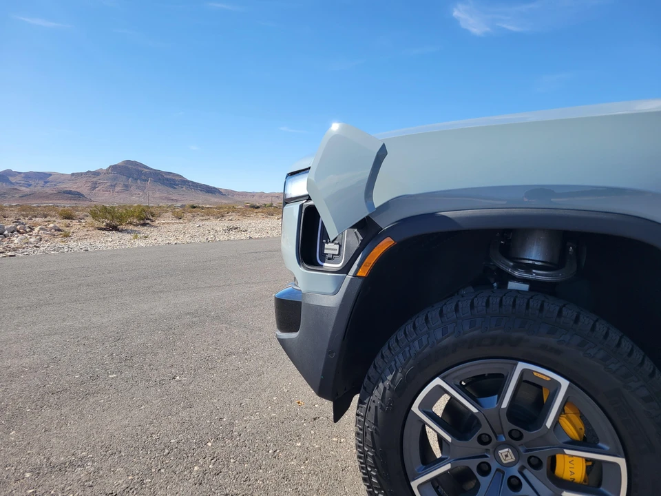 2022 Rivian R1T - Image 30 of 31