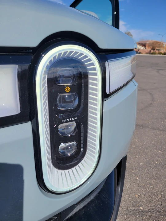 2022 Rivian R1T - Image 28 of 31