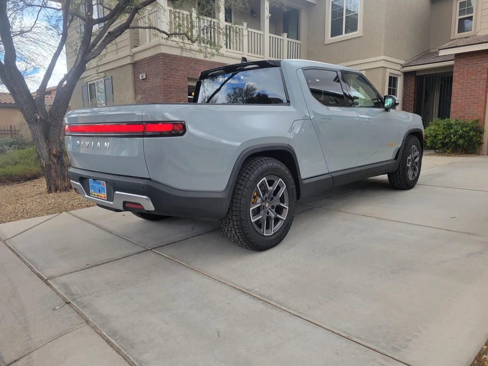 2022 Rivian R1T - Image 20 of 31