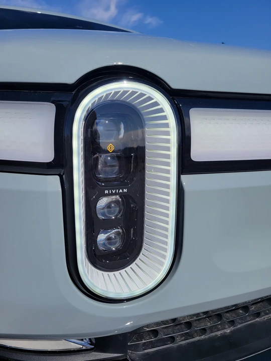 2022 Rivian R1T - Image 24 of 31