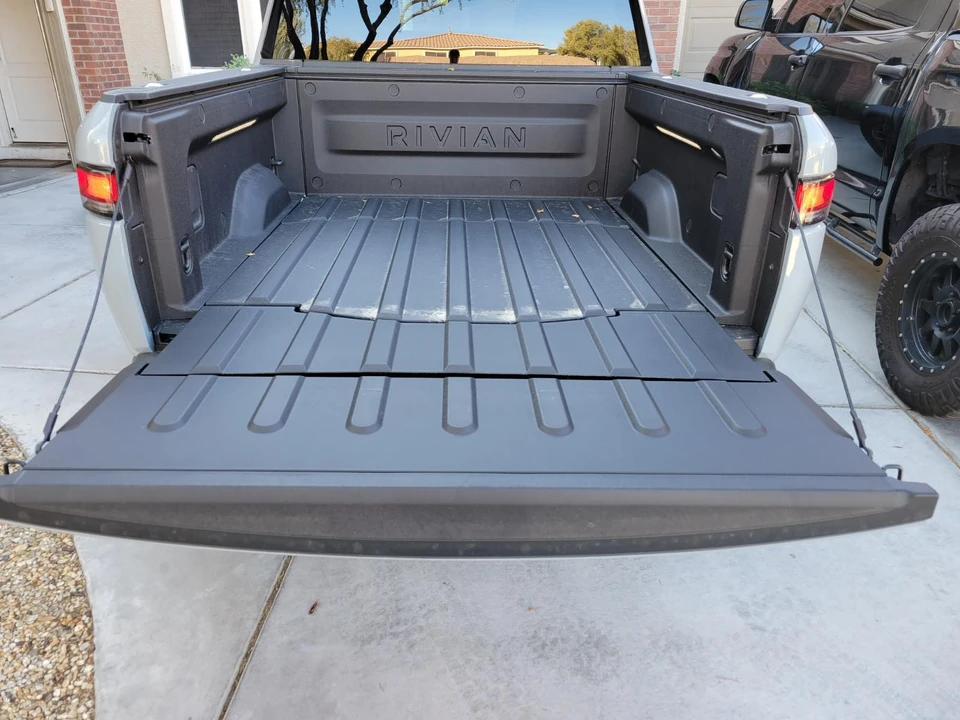 2022 Rivian R1T - Image 17 of 31