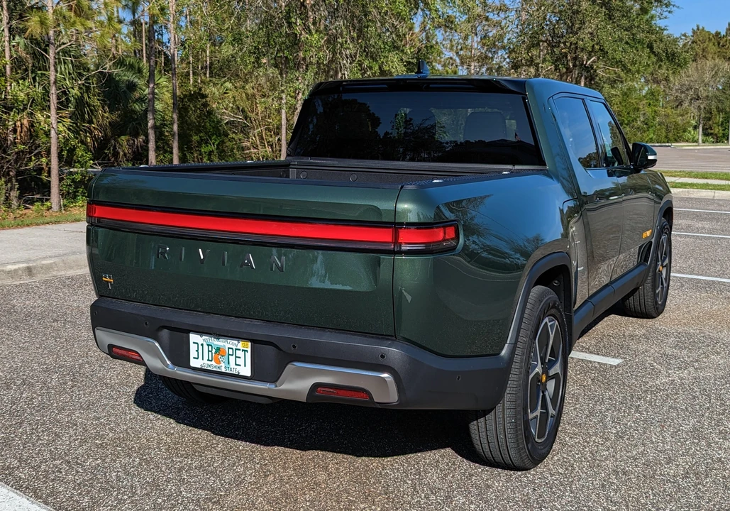 2022 Rivian R1T - Image 11 of 31
