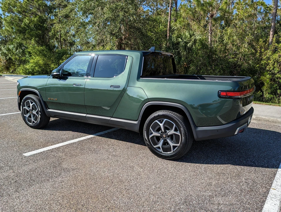 2022 Rivian R1T - Image 9 of 31