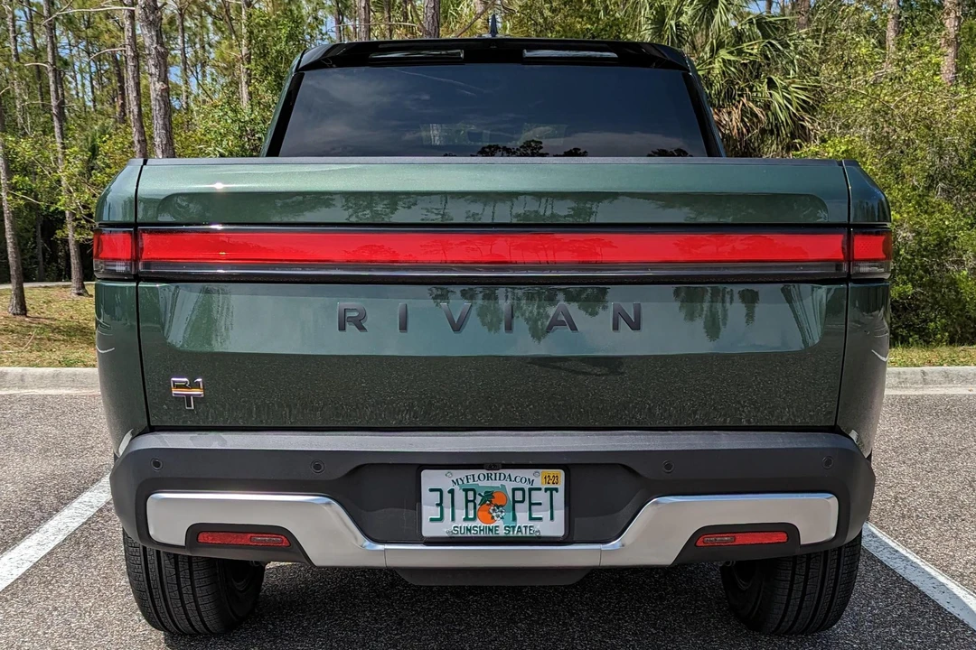 2022 Rivian R1T - Image 5 of 31