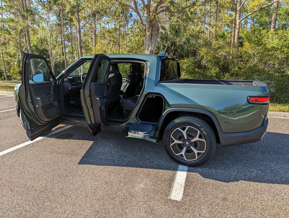 2022 Rivian R1T - Image 16 of 31