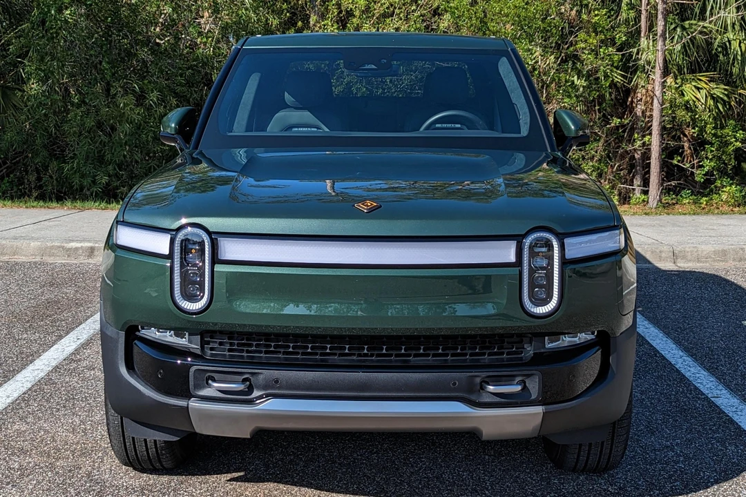 2022 Rivian R1T - Image 2 of 31