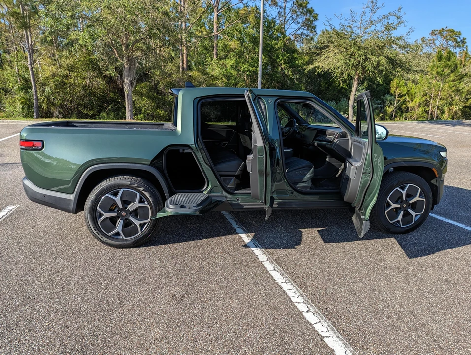 2022 Rivian R1T - Image 17 of 31