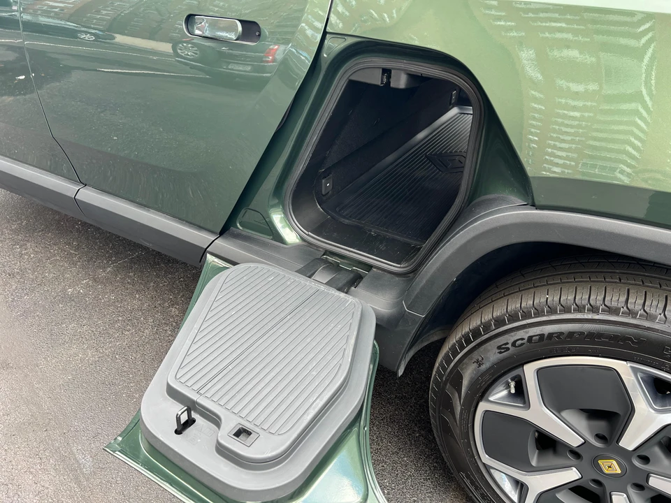 2022 Rivian R1T - Image 15 of 31