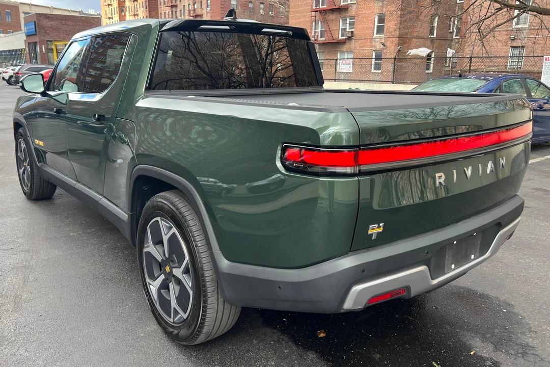 2022 Rivian R1T - Image 4 of 31
