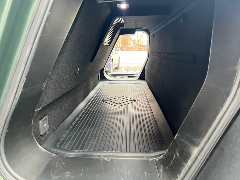 2022 Rivian R1T - Image 16 of 31