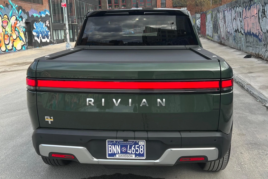 2022 Rivian R1T - Image 5 of 31