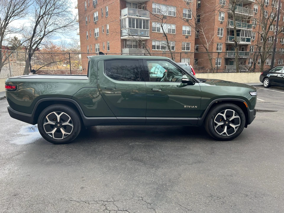 2022 Rivian R1T - Image 9 of 31