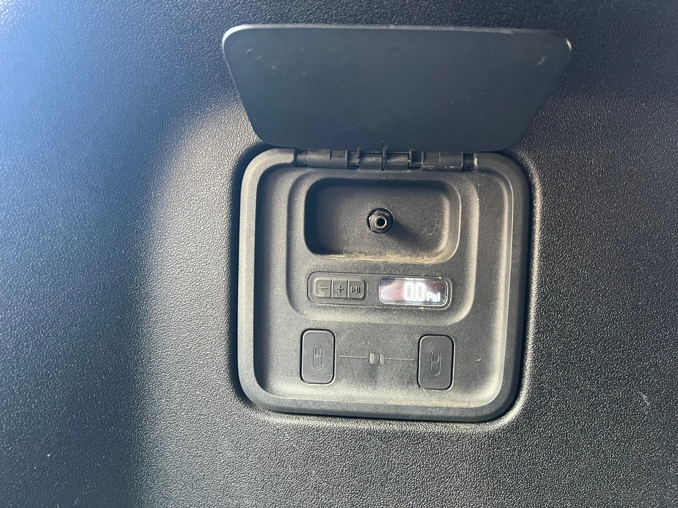 2022 Rivian R1T - Image 22 of 31