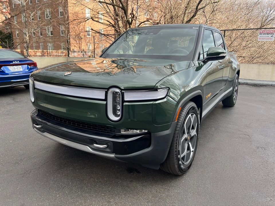 2022 Rivian R1T - Image 7 of 31