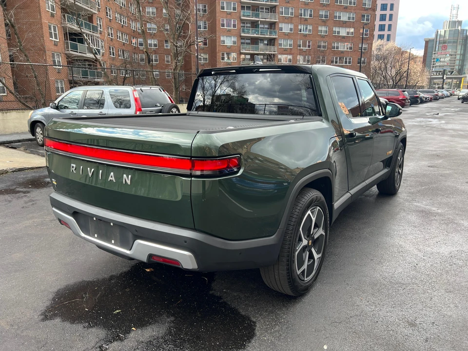 2022 Rivian R1T - Image 8 of 31