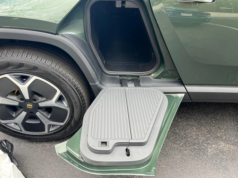 2022 Rivian R1T - Image 25 of 31