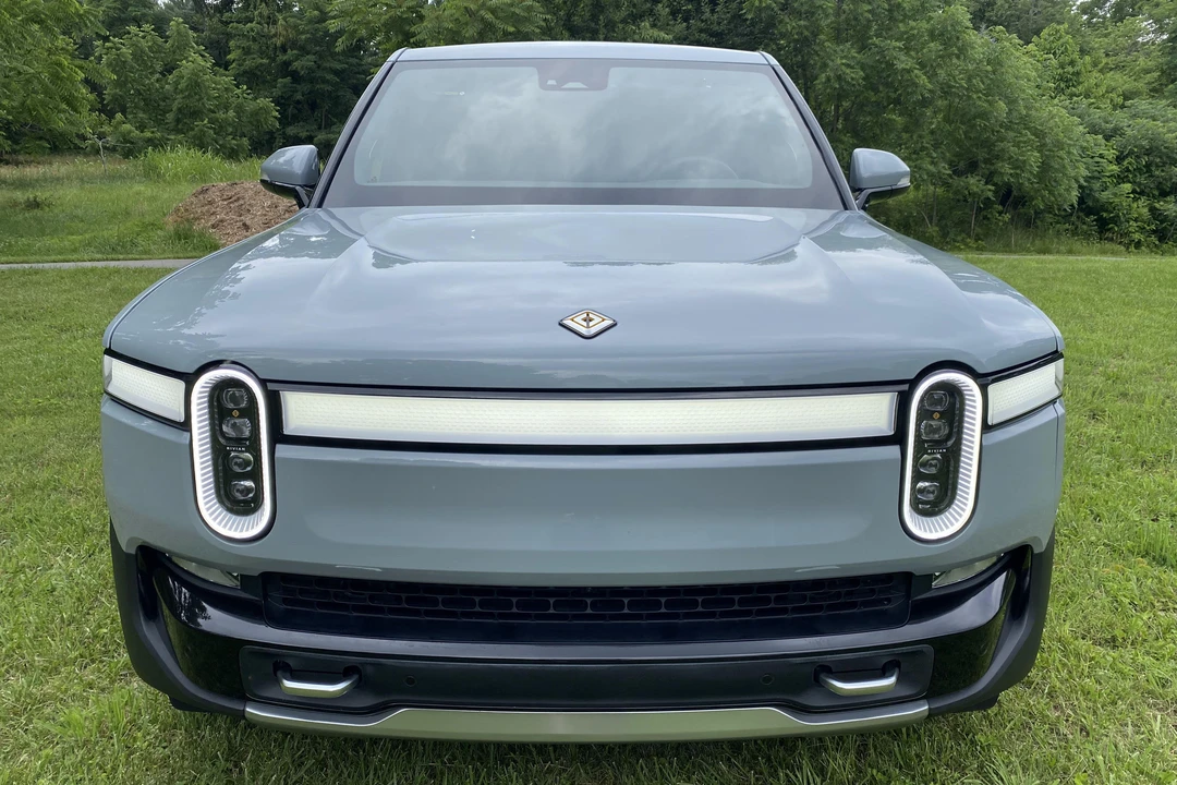 2022 Rivian R1T - Image 2 of 31