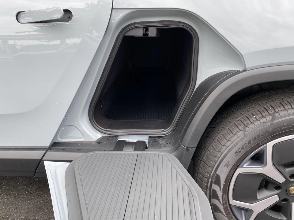2022 Rivian R1T - Image 13 of 31