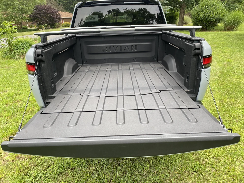 2022 Rivian R1T - Image 8 of 31