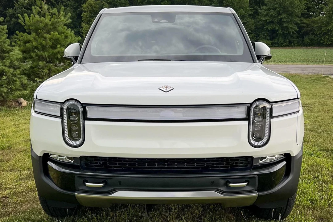 2022 Rivian R1T - Image 2 of 31