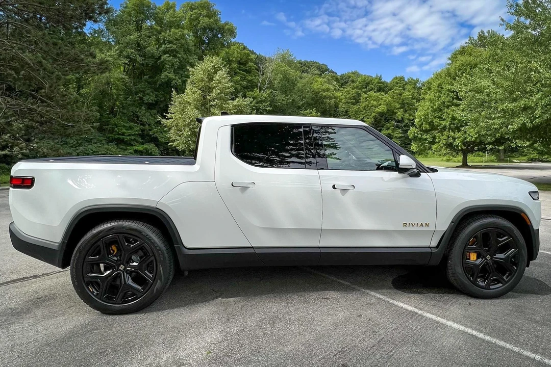 2022 Rivian R1T - Image 3 of 31