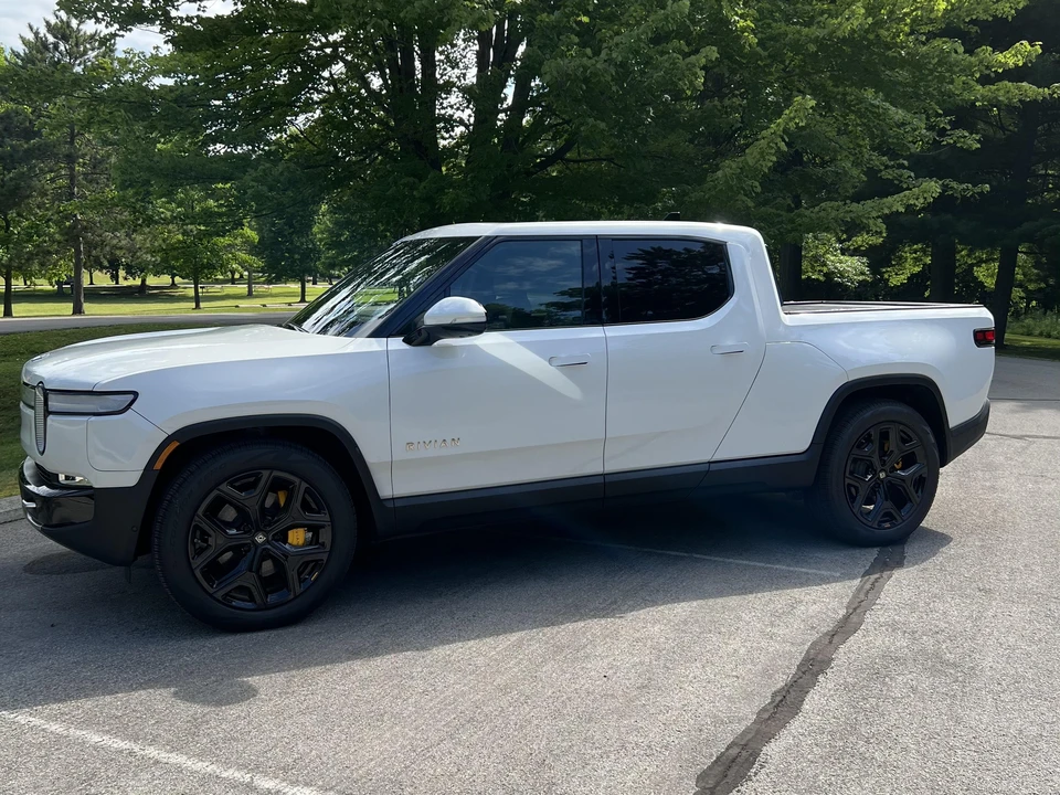 2022 Rivian R1T - Image 9 of 31