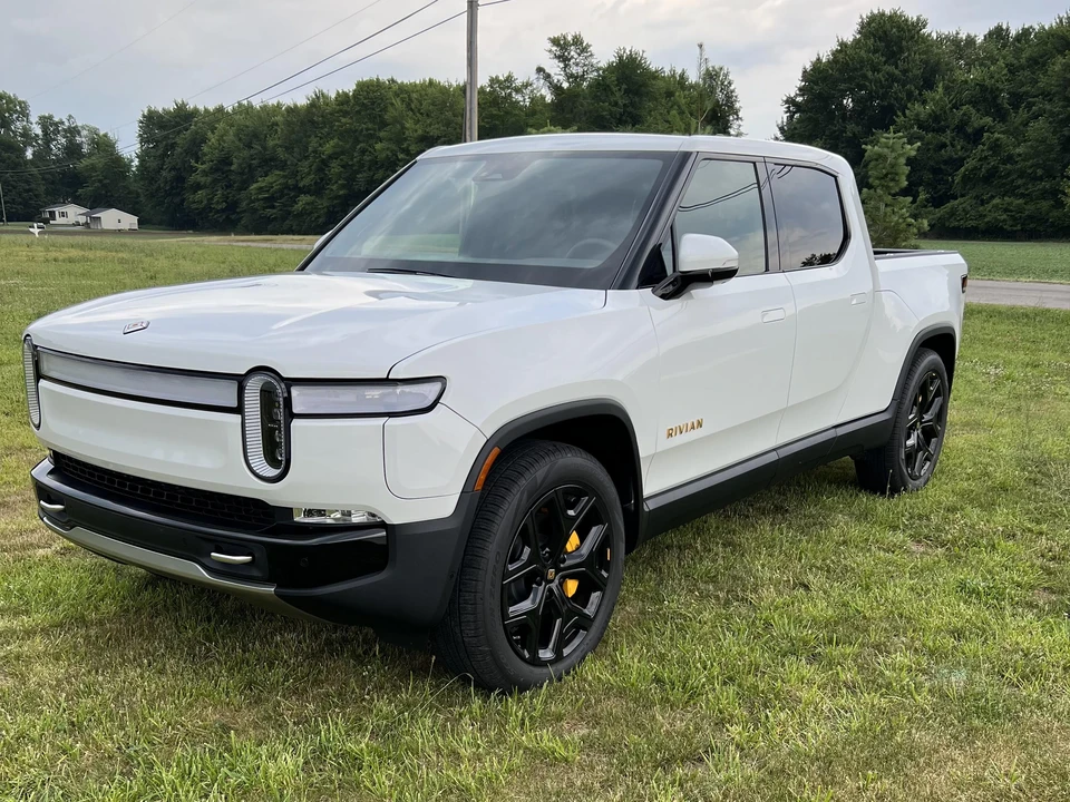 2022 Rivian R1T - Image 7 of 31