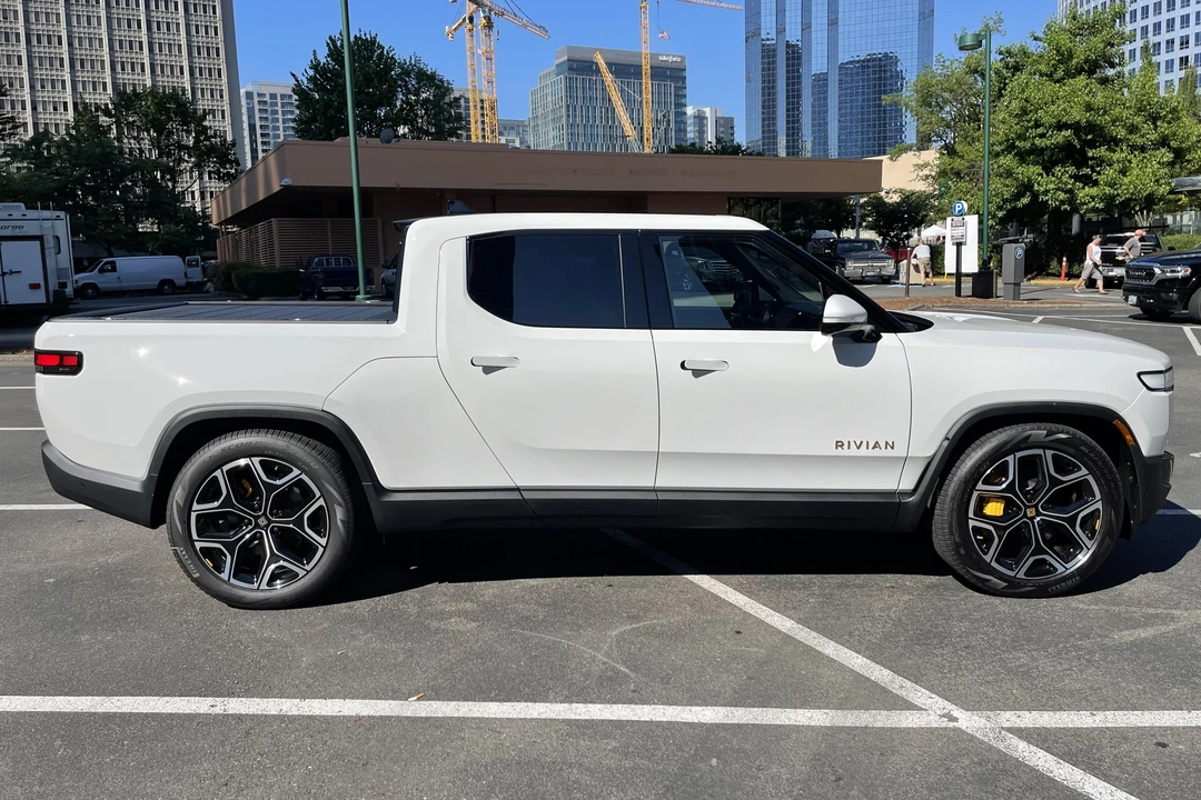 2022 Rivian R1T - Image 3 of 5