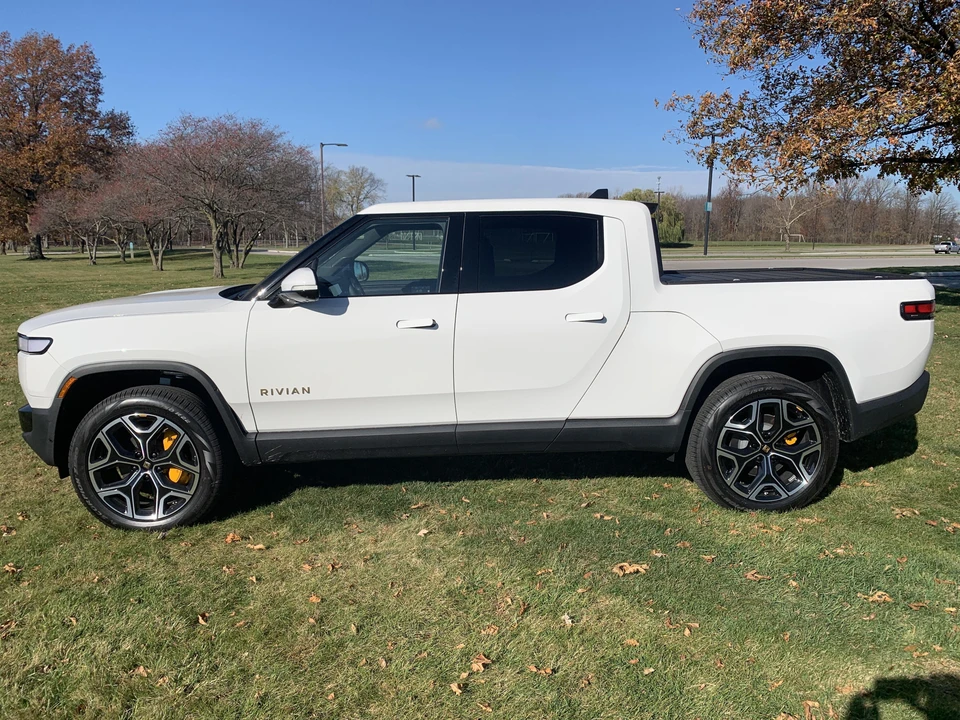 2022 Rivian R1T - Image 8 of 31