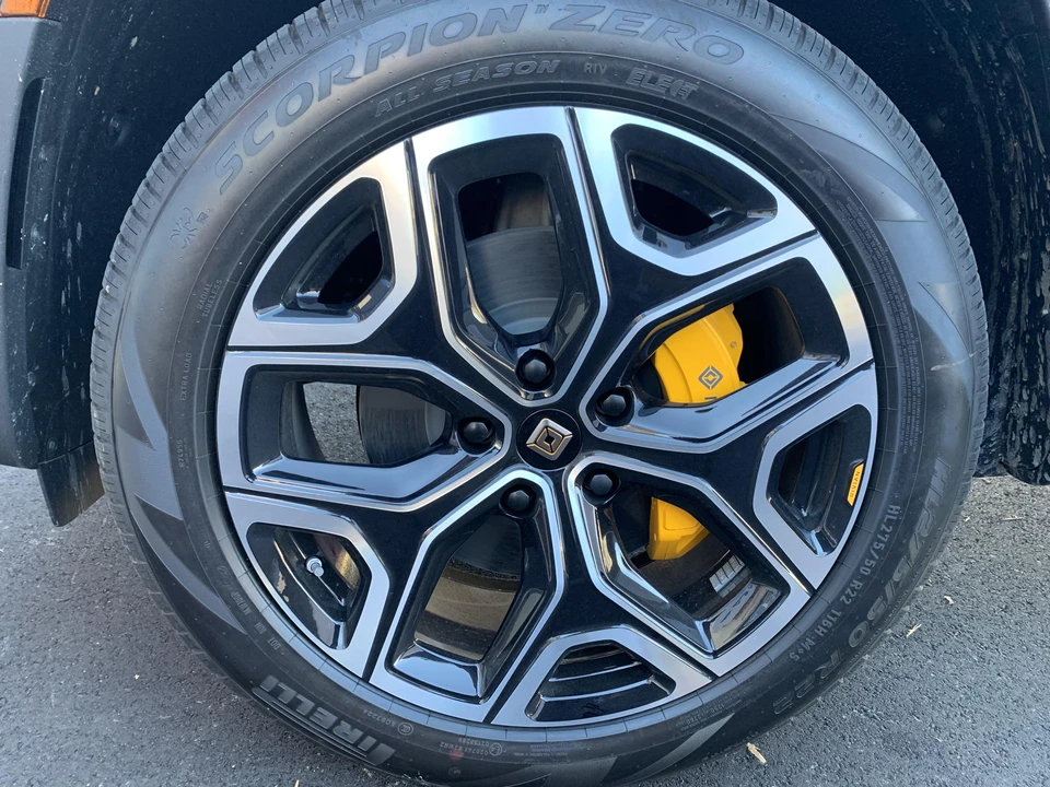 2022 Rivian R1T - Image 24 of 31
