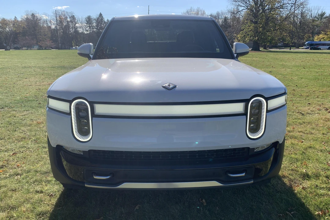 2022 Rivian R1T - Image 2 of 31