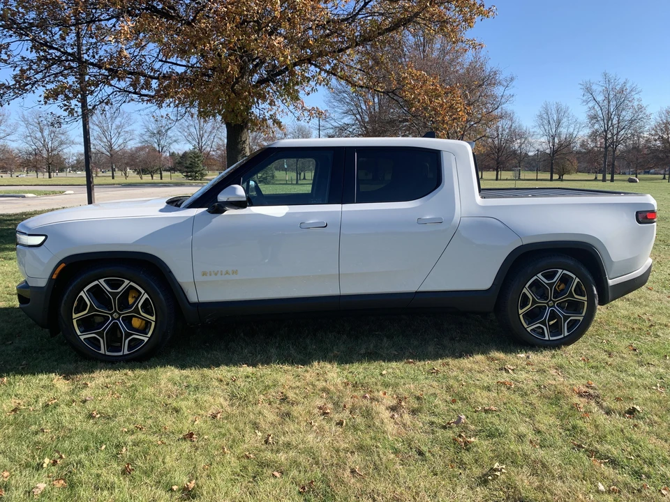 2022 Rivian R1T - Image 9 of 31